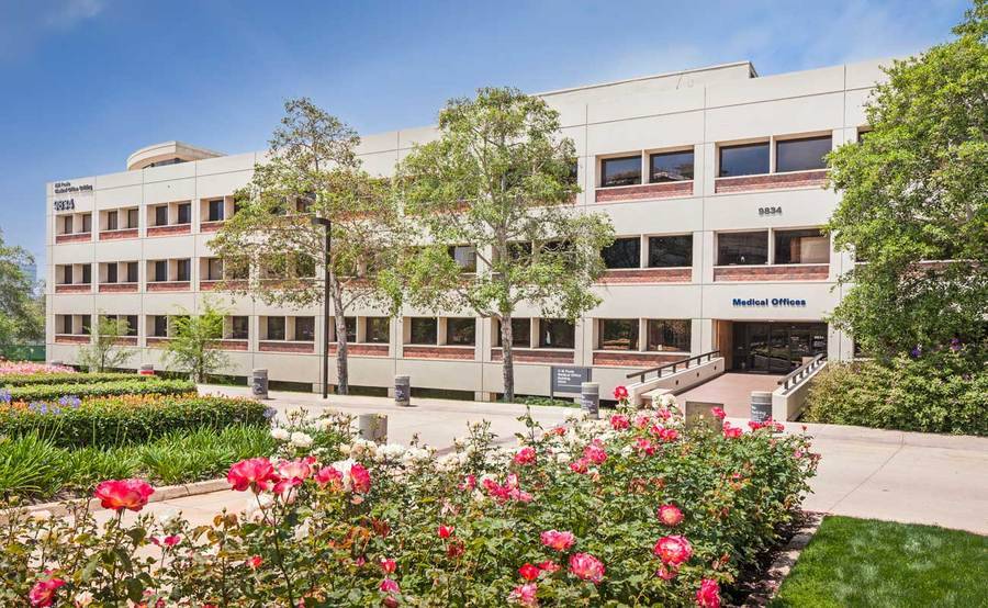 The exterior of the HM Poole Medical Office Building, home to Scripps Clinic La Jolla doctors specializing in dermatology, neurology and endocrinology.