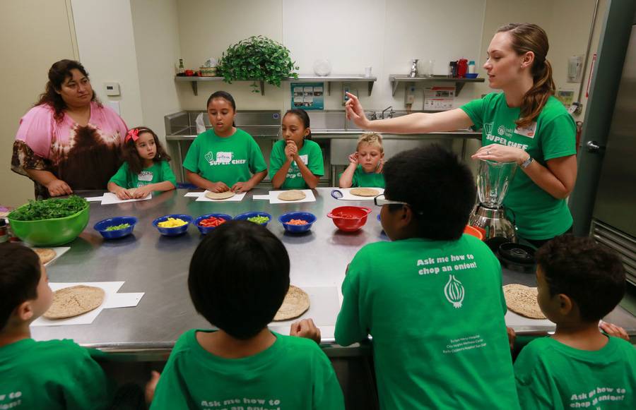 A Scripps group leader teaches children about healthy eating habits as part of the Scripps Community benefits program.