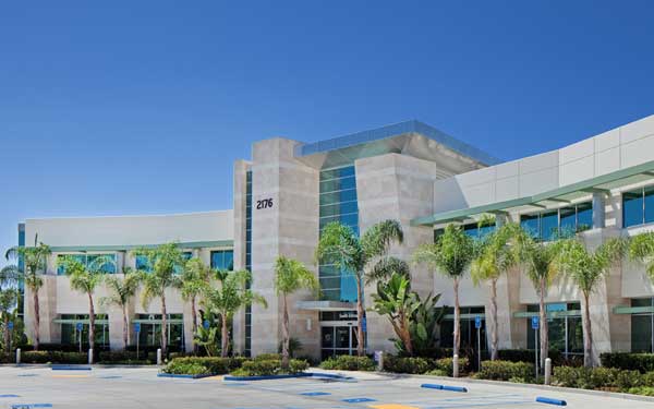 The exterior of Scripps Coastal Medical Center Carlsbad, a primary care clinic located on Salk Avenue just minutes from I-5 and Palomar Airport Road.