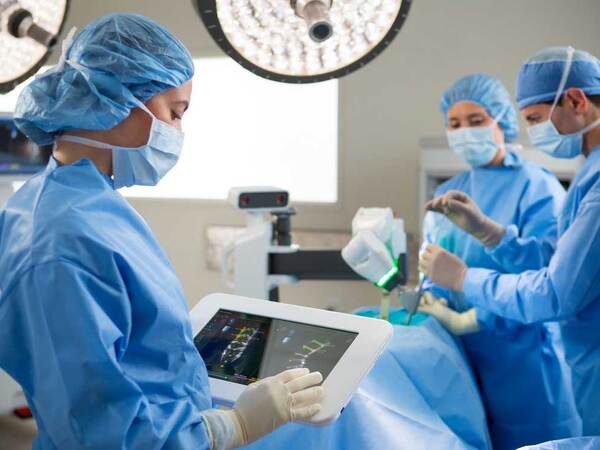 Scripps orthopedic surgeons performing minimally-invasive robotic spine surgery.