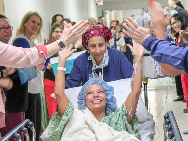 Living kidney donor Haley Gibbons gets applause and high-fives as she is wheeled into the operating room at Scripps Green Hospital in La Jolla. 