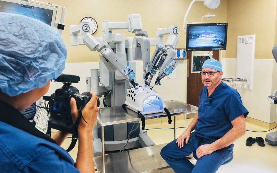 Adam Fierer, MD, demonstrates the da Vinci Robotic Surgery System at Scripps Memorial Hospital Encinitas