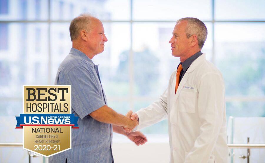 Scripps Clinic cardiologist Douglas Gibson, MD, and a patient shake hands while discussing heart care.