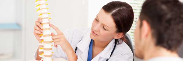 A Scripps physical therapy expert explains a related condition to a patient in a clinical environment.