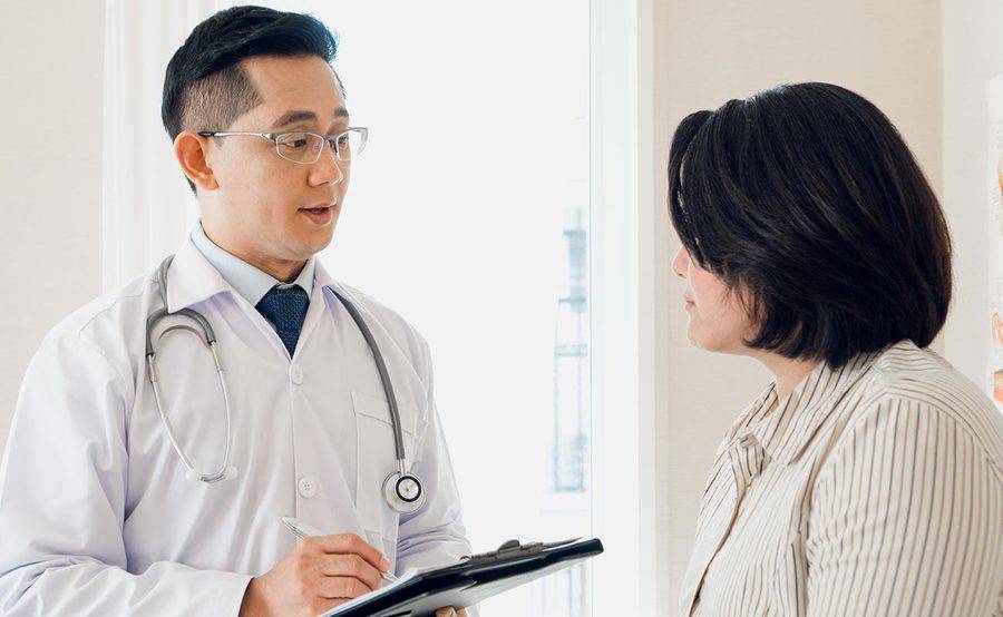 A doctor talks with his patient, representing the expert treatment for epilepsy and seizure disorders at Scripps.