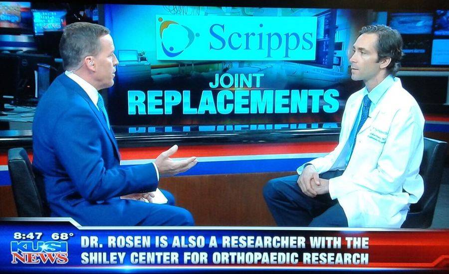 A Scripps physician talks about advances in knee and hip replacement with a San Diego news reporter.