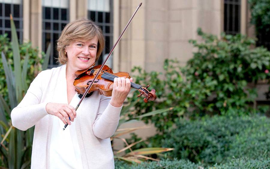 Lisa Sutton plays the violin after joint replacement surgery in her fingers.