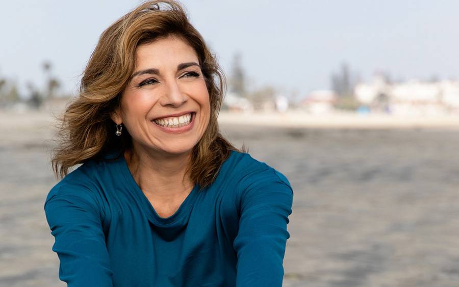 Scripps Health bariatric patient Elizabeth Mireles Riggs, on the beach looking into the distance smiling.