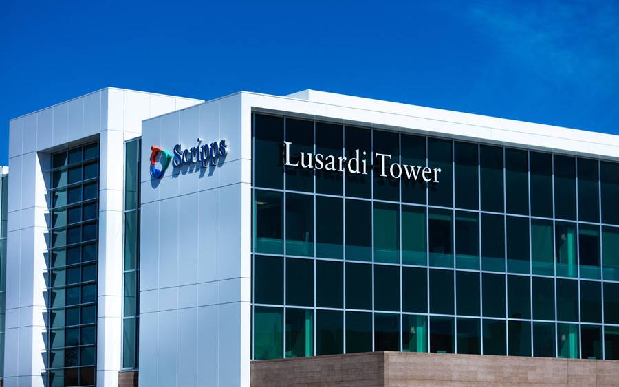 Lusardi Tower at Scripps Memorial Hospital Encinitas with clear blue sky above.