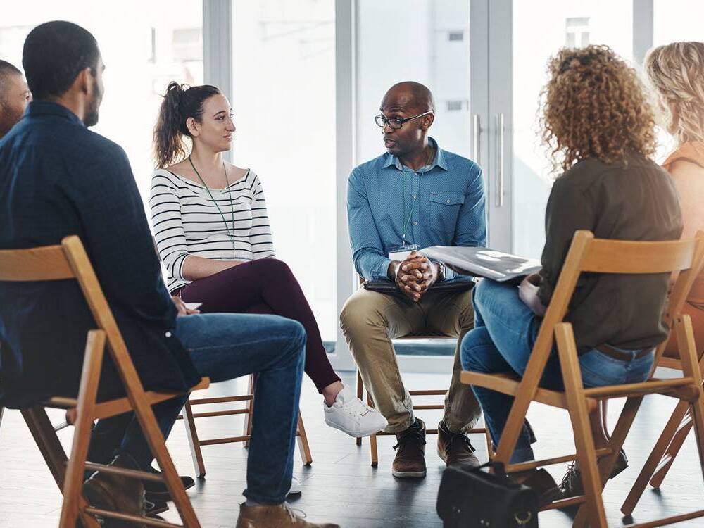 A group of men and women meet to support each other and share their experiences with organ and cell transplantation.
