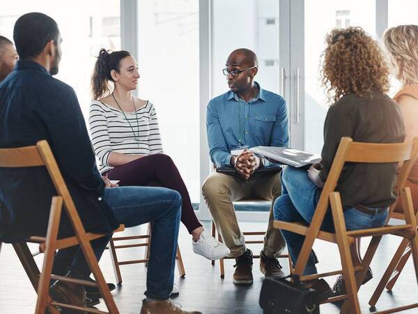 A group of men and women meet to support each other and share their experiences with organ and cell transplantation.