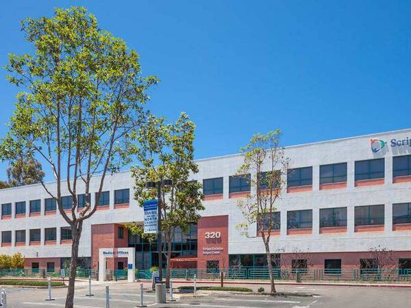 The exterior of the medical office building at 320 Santa Fe Drive, where doctors from Scripps Clinic Encinitas provide specialty care. 
