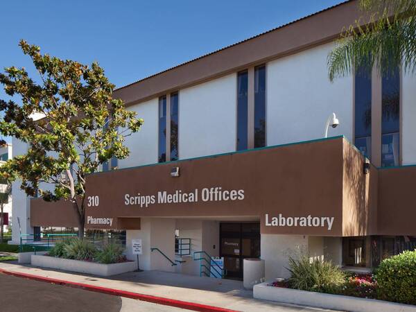 The exterior of 310 Santa Fe Dr., where doctors from Scripps Clinic Encinitas provide primary and specialty care.