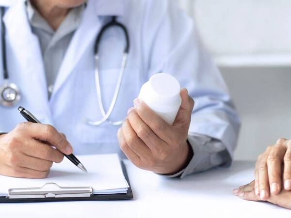 A Scripps allergy expert discusses research that shows that most people who say they are allergic to penicillin are not. Photo shows doctor prescribing penicillin.