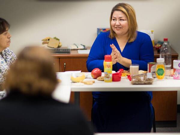 A diabetes educator at Scripps Whittier Diabetes Institute teaches patients how to help manage diabetes.

