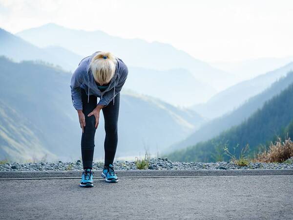 Knee Injection vs Knee Replacement Surgery: Which is Right for You?