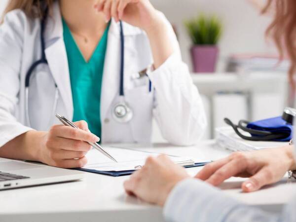 A health care professional goes over an abnormal mammogram with a patient.