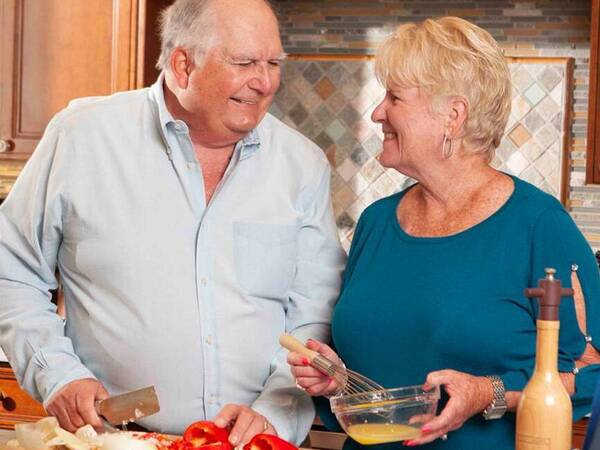 John Taylor and his wife prepare a Thanksgiving meal after minimally invasive surgery to remove a brain tumor restored his vision.