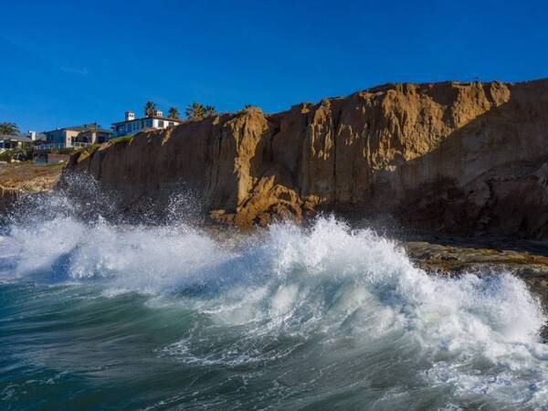 Stay Safe at the Beach During King Tides