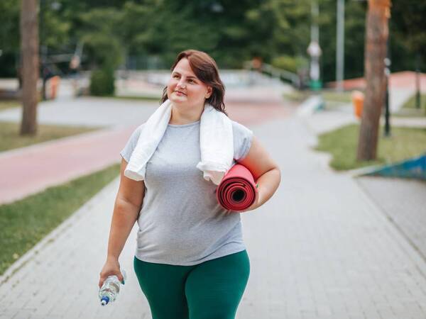 A woman who is on GLP-1 weight-loss medication gets ready to exercise.