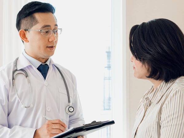 A doctor talks with his patient, representing the expert treatment for epilepsy and seizure disorders at Scripps.